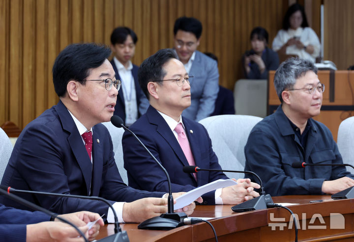 [서울=뉴시스] 고승민 기자 = 송언석 국민의힘 원내대표가 17일 서울 여의도 국회에서 열린 원내대책회의에서 발언하고 있다. 2025.06.17. kkssmm99@newsis.com